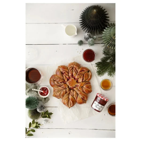 ed7f3721-b576-44ab-aadd-e26bc08f7b75_size1920_cropCenter Bonne Maman Strawberry Preserves 30 g